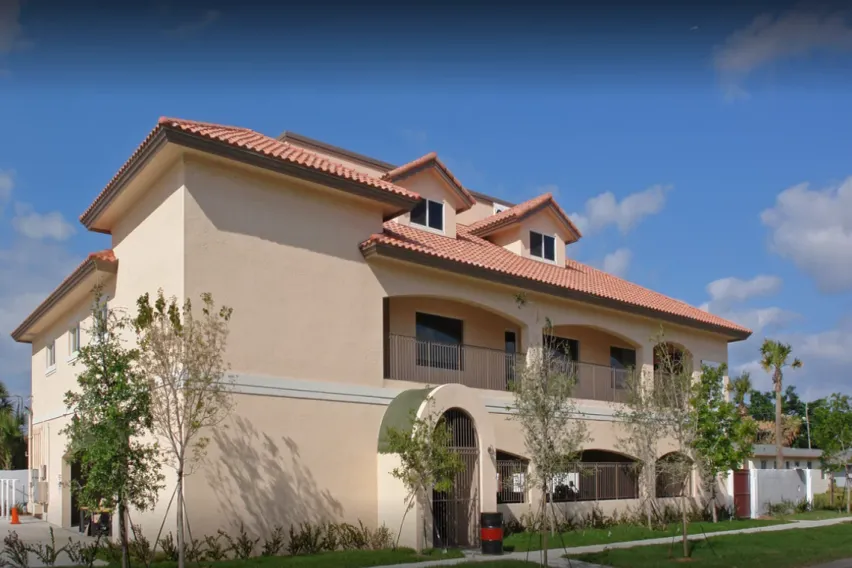 cozy living spaces at retreat of broward