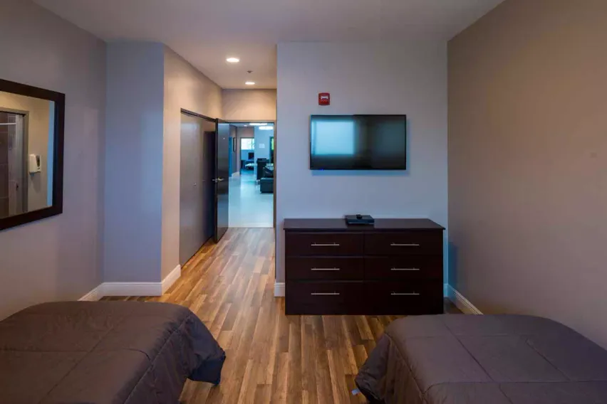 cozy living spaces at retreat of broward